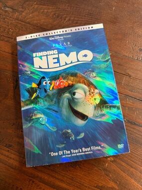 Finding Nemo 2-Disc Collector’s Edition DVD w/ Holograph Cover Complete Set